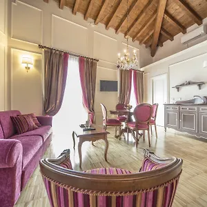 lady-capulet-apartments.hotelinveneto.com/